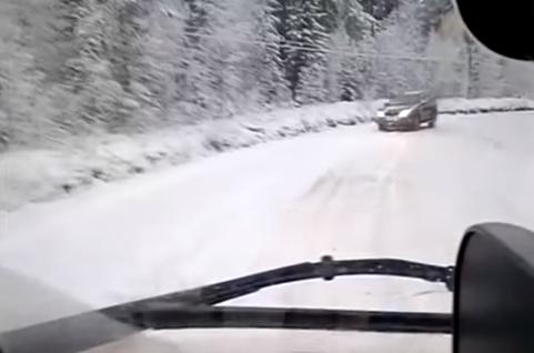 Первые зимние ДТП: видео
